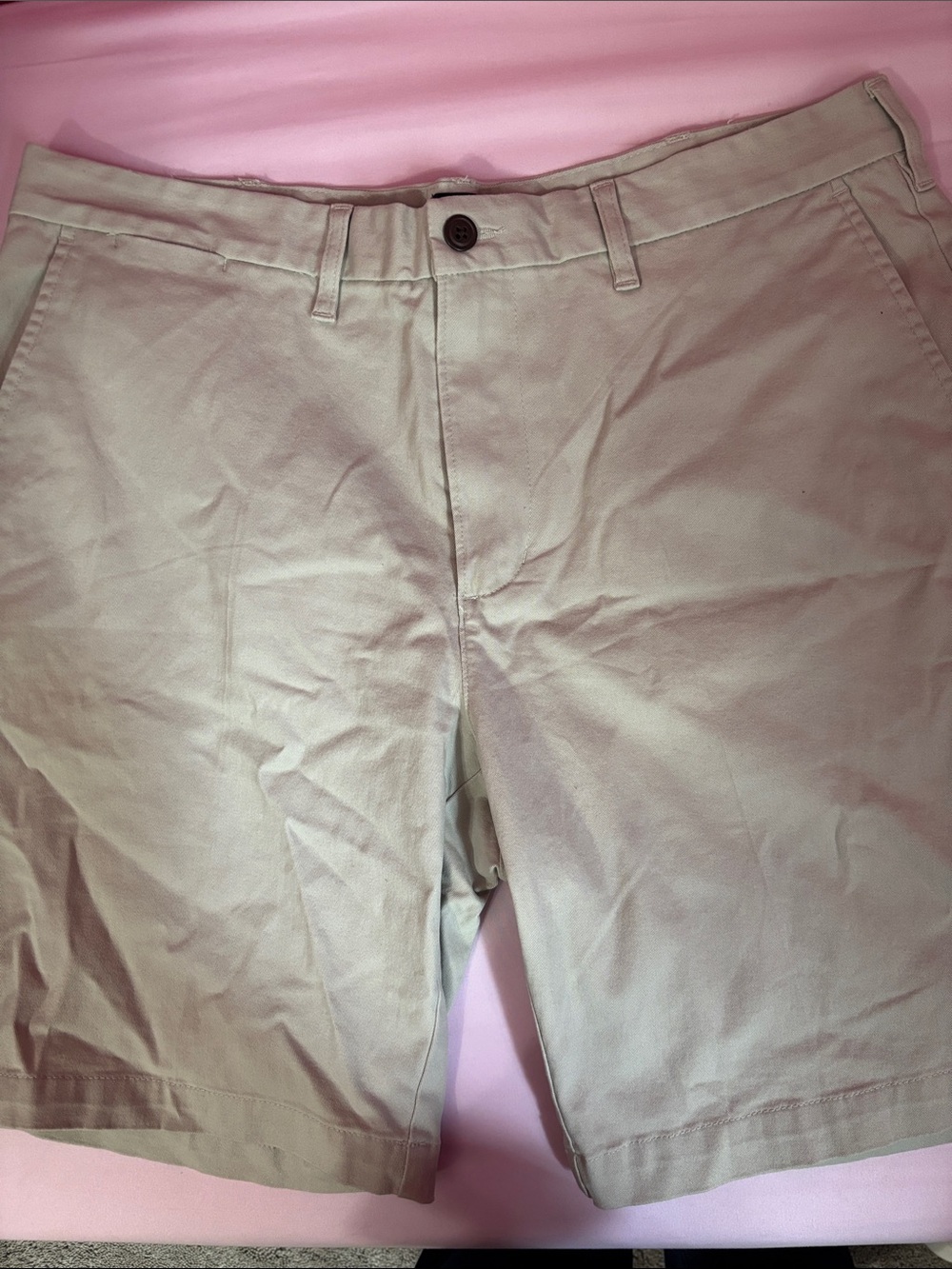 Lands' End Men's Flat Front Chino Shorts in Light Khaki, like new. Size 36
